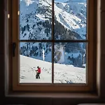 Bergmaehder - Alpine Aparthotel Oberlech