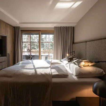 Apartahotel Bergmaehder - Alpine Oberlech