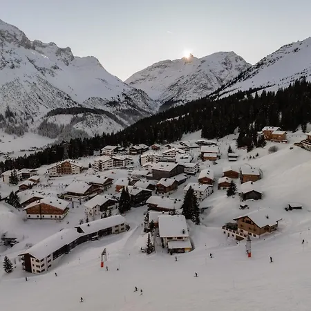 Aparthotel Bergmaehder - Alpine Oberlech