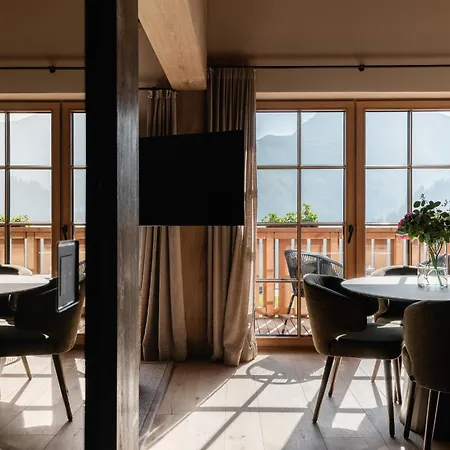 Aparthotel Bergmaehder - Alpine Oberlech